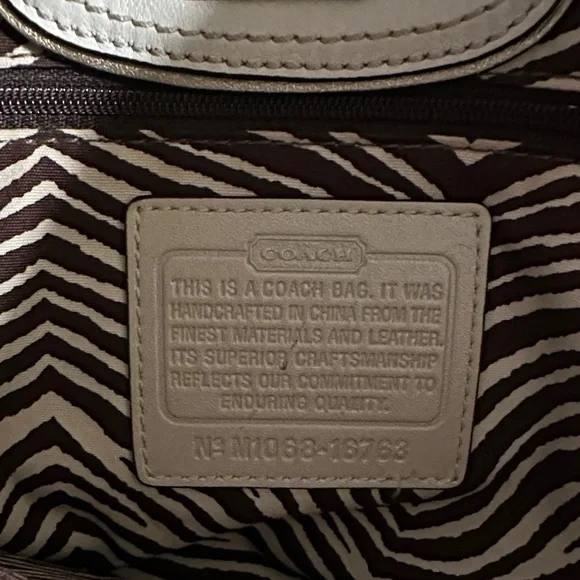 Women’s Coach shoulder bag - Picture 6 of 10